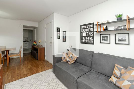 Apartamento no Jardim das Acácias com 3 quartos, varanda e academia no condomínio. Ideal para comprar. — Sala