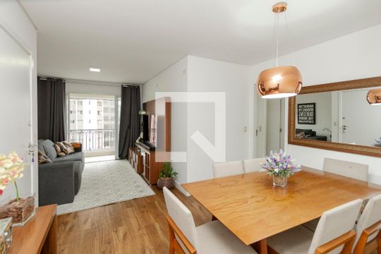 Apartamento no Jardim das Acácias com 3 quartos, varanda e academia no condomínio. Ideal para comprar. — Sala