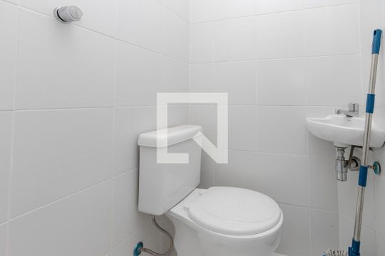 Apartamento no Jardim das Acácias com 3 quartos, varanda e academia no condomínio. Ideal para comprar. — Banheiro de Serviço