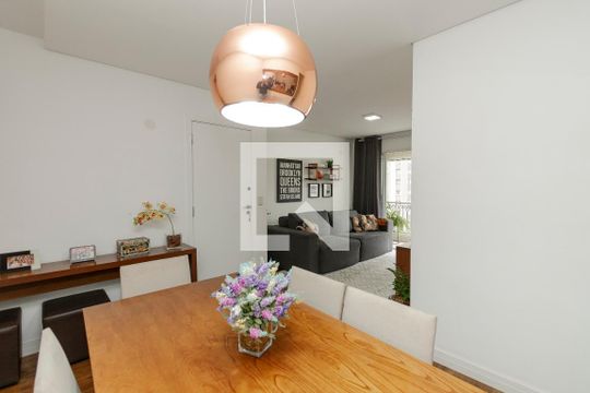 Apartamento no Jardim das Acácias com 3 quartos, varanda e academia no condomínio. Ideal para comprar. — Sala