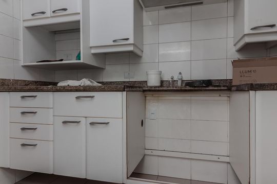 Apartamento à venda, com 350 m², 4 quartos e 4 vagas — Cozinha