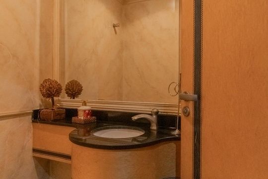 Apartamento à venda com 4 quartos, varanda, academia e churrasqueira. Animais de estimação são permitidos. — Lavabo Inferior