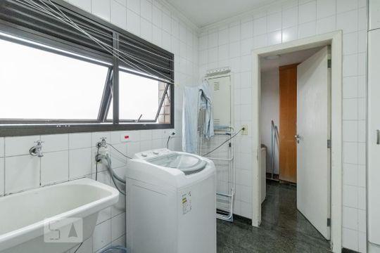 Apartamento à venda com 4 quartos, varanda, academia e churrasqueira. Animais de estimação são permitidos. — Lavanderia
