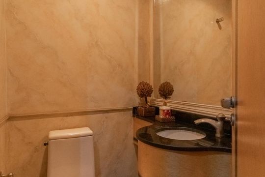 Apartamento à venda com 4 quartos, varanda, academia e churrasqueira. Animais de estimação são permitidos. — Lavabo Inferior