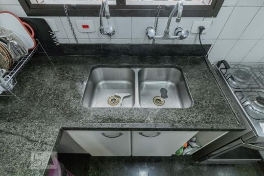 Apartamento à venda com 4 quartos, varanda, academia e churrasqueira. Animais de estimação são permitidos. — Cozinha Inferior