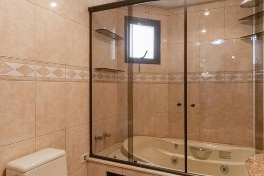 Apartamento à venda com 4 quartos, varanda, academia e churrasqueira. Animais de estimação são permitidos. — Banheiro da Suíte 2