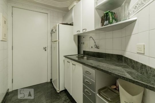 Apartamento à venda com 4 quartos, varanda, academia e churrasqueira. Animais de estimação são permitidos. — Cozinha Superior