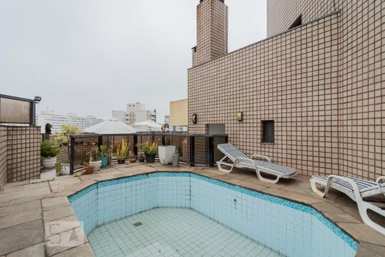 Apartamento à venda com 4 quartos, varanda, academia e churrasqueira. Animais de estimação são permitidos. — Cobertura/Piscina