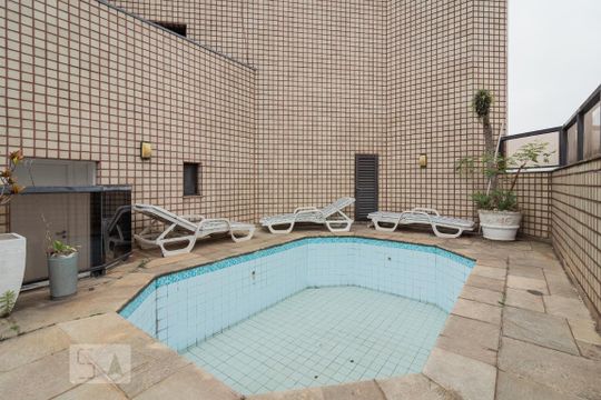 Apartamento à venda com 4 quartos, varanda, academia e churrasqueira. Animais de estimação são permitidos. — Cobertura/Piscina