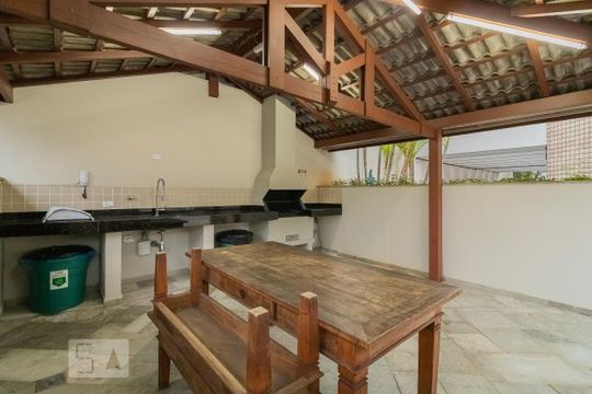 Apartamento à venda com 4 quartos, varanda, academia e churrasqueira. Animais de estimação são permitidos. — Churrasqueira