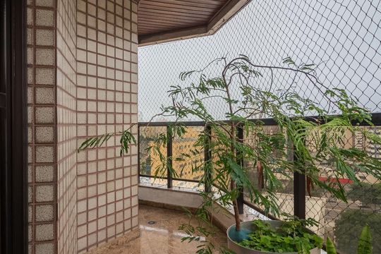Apartamento à venda com 4 quartos, varanda, academia e churrasqueira. Animais de estimação são permitidos. — Varanda