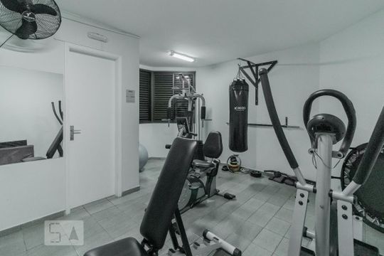 Apartamento à venda com 4 quartos, varanda, academia e churrasqueira. Animais de estimação são permitidos. — Academia
