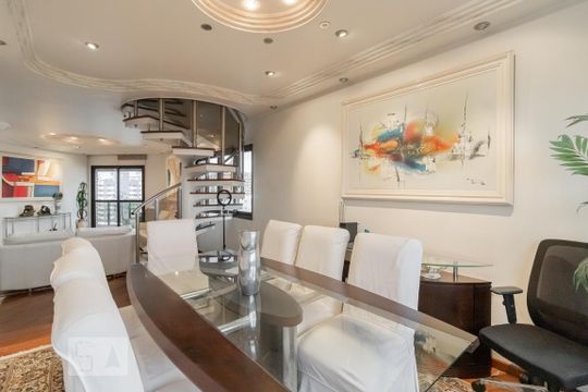 Apartamento à venda com 4 quartos, varanda, academia e churrasqueira. Animais de estimação são permitidos. — Sala 1
