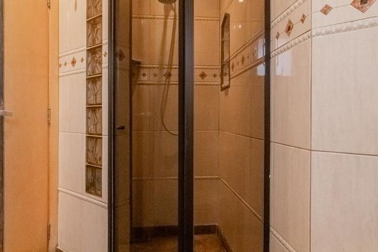 Apartamento à venda com 4 quartos, varanda, academia e churrasqueira. Animais de estimação são permitidos. — Banheiro da Suíte 1