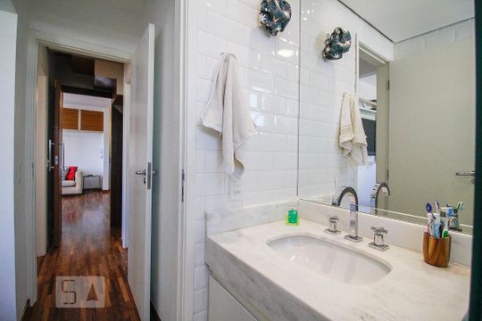 Apartamento na Vila Ipojuca para comprar: 2 quartos, piscina e academia no condomínio. — Banheiro da Suíte