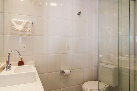 Apartamento na Vila Ipojuca para comprar: 2 quartos, piscina e academia no condomínio. — Banheiro 2° Piso