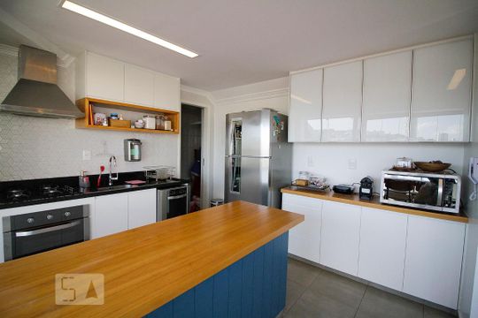 Apartamento na Vila Ipojuca para comprar: 2 quartos, piscina e academia no condomínio. — Cozinha 2° piso