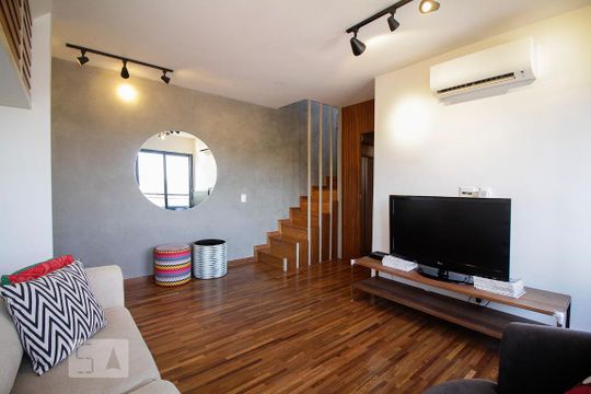 Apartamento na Vila Ipojuca para comprar: 2 quartos, piscina e academia no condomínio. — Sala