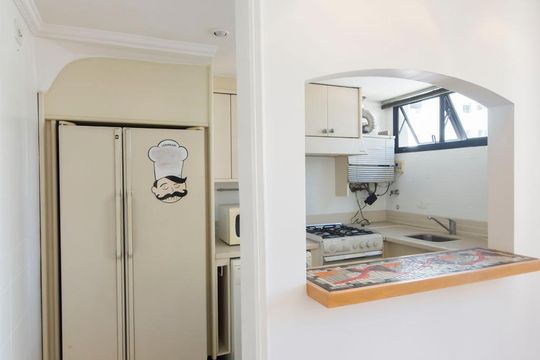 Compra apartamento no Itaim Bibi. 2 quartos, varanda, academia e piscina no condomínio. — foto 6