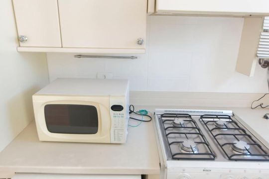Compra apartamento no Itaim Bibi. 2 quartos, varanda, academia e piscina no condomínio. — foto 8