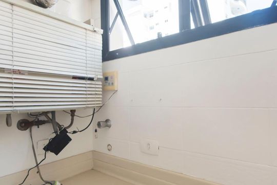 Compra apartamento no Itaim Bibi. 2 quartos, varanda, academia e piscina no condomínio. — foto 10