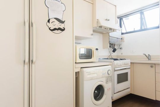 Compra apartamento no Itaim Bibi. 2 quartos, varanda, academia e piscina no condomínio. — foto 7