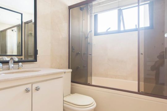 Compra apartamento no Itaim Bibi. 2 quartos, varanda, academia e piscina no condomínio. — foto 15