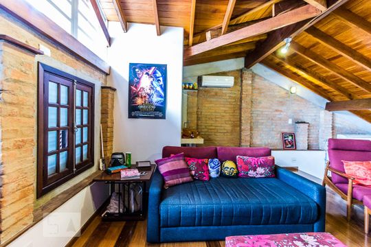 Casa em Perdizes, 3 quartos, 2 suítes, mobiliada. Oportunidades para comprar. — Sala