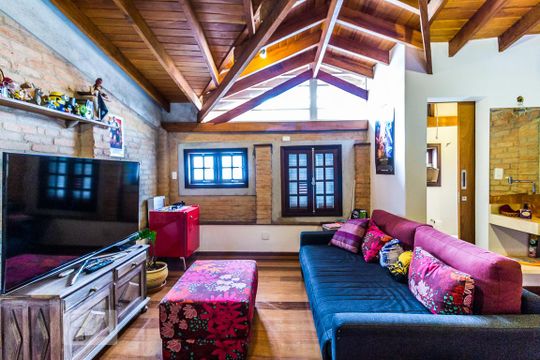 Casa em Perdizes, 3 quartos, 2 suítes, mobiliada. Oportunidades para comprar. — Sala