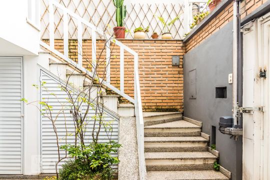 Casa em Perdizes, 3 quartos, 2 suítes, mobiliada. Oportunidades para comprar. — Entrada