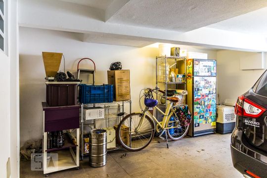 Casa em Perdizes, 3 quartos, 2 suítes, mobiliada. Oportunidades para comprar. — Garagem