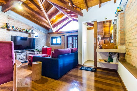 Casa em Perdizes, 3 quartos, 2 suítes, mobiliada. Oportunidades para comprar. — Sala