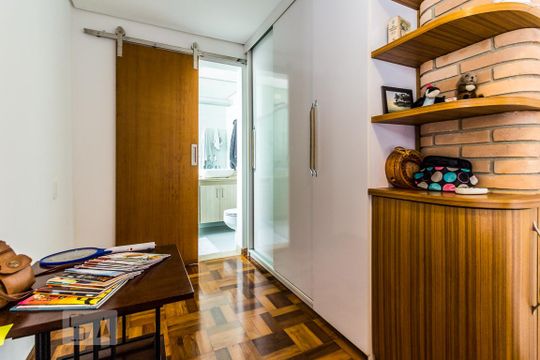 Casa em Perdizes, 3 quartos, 2 suítes, mobiliada. Oportunidades para comprar. — Suíte 1