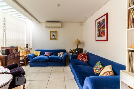 Casa em Perdizes, 3 quartos, 2 suítes, mobiliada. Oportunidades para comprar. — Sala