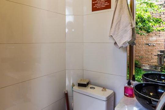 Casa em Perdizes, 3 quartos, 2 suítes, mobiliada. Oportunidades para comprar. — Lavabo