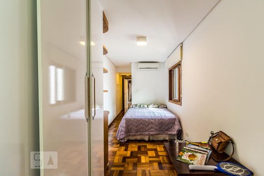 Casa em Perdizes, 3 quartos, 2 suítes, mobiliada. Oportunidades para comprar. — Suíte 1
