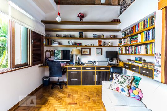 Casa em Perdizes, 3 quartos, 2 suítes, mobiliada. Oportunidades para comprar. — Sala