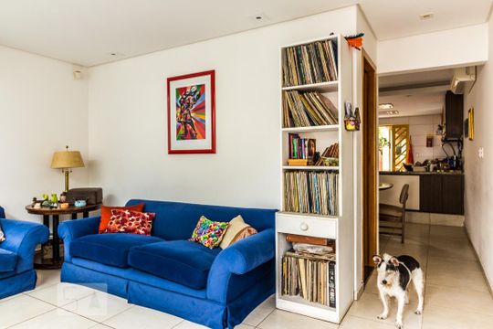 Casa em Perdizes, 3 quartos, 2 suítes, mobiliada. Oportunidades para comprar. — Sala