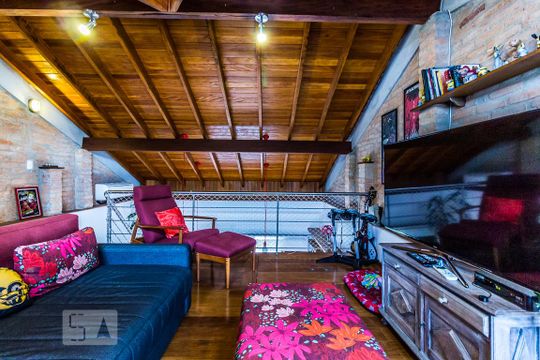 Casa em Perdizes, 3 quartos, 2 suítes, mobiliada. Oportunidades para comprar. — Sala