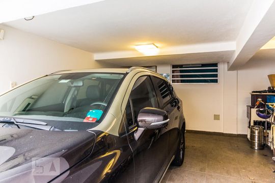 Casa em Perdizes, 3 quartos, 2 suítes, mobiliada. Oportunidades para comprar. — Garagem