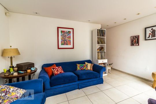 Casa em Perdizes, 3 quartos, 2 suítes, mobiliada. Oportunidades para comprar. — Sala