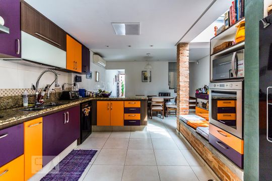 Casa em Perdizes, 3 quartos, 2 suítes, mobiliada. Oportunidades para comprar. — Cozinha