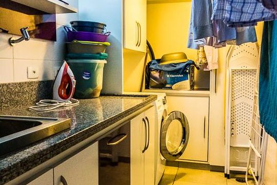Casa em Perdizes, 3 quartos, 2 suítes, mobiliada. Oportunidades para comprar. — Área de serviço