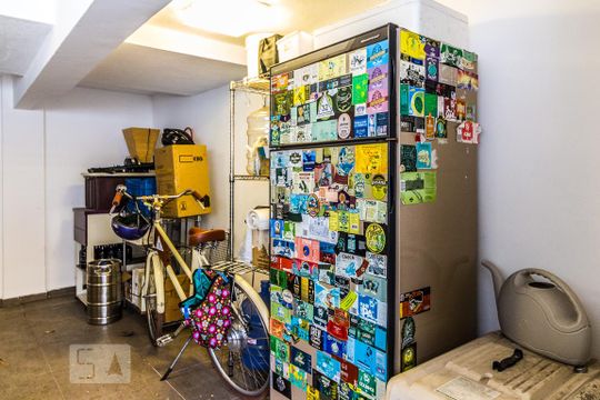 Casa em Perdizes, 3 quartos, 2 suítes, mobiliada. Oportunidades para comprar. — Garagem