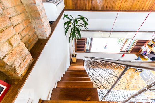 Casa em Perdizes, 3 quartos, 2 suítes, mobiliada. Oportunidades para comprar. — Sala