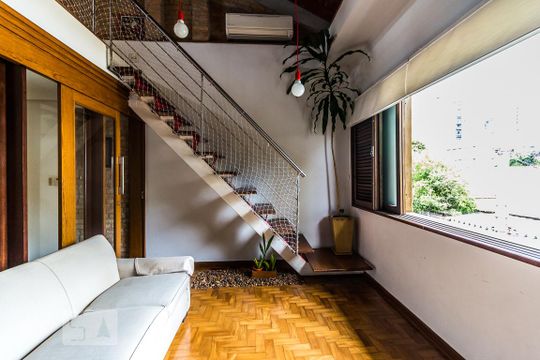Casa em Perdizes, 3 quartos, 2 suítes, mobiliada. Oportunidades para comprar. — Sala