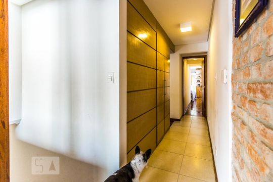 Casa em Perdizes, 3 quartos, 2 suítes, mobiliada. Oportunidades para comprar. — Corredor