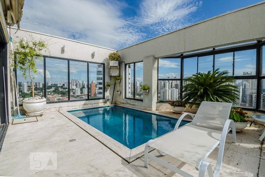 Para comprar: apartamento em Campo Belo com 4 suítes, varanda gourmet, closet e academia no condomínio. — Piscina Privativa