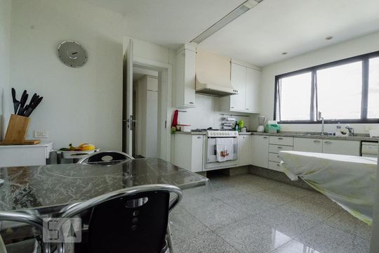 Para comprar: apartamento em Campo Belo com 4 suítes, varanda gourmet, closet e academia no condomínio. — Cozinha