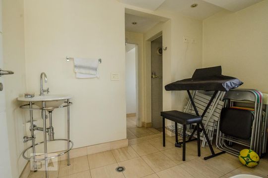 Para comprar: apartamento em Campo Belo com 4 suítes, varanda gourmet, closet e academia no condomínio. — Sauna